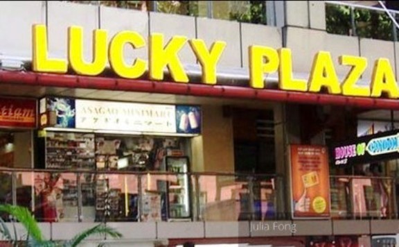Lucky Plaza shopping in singapore