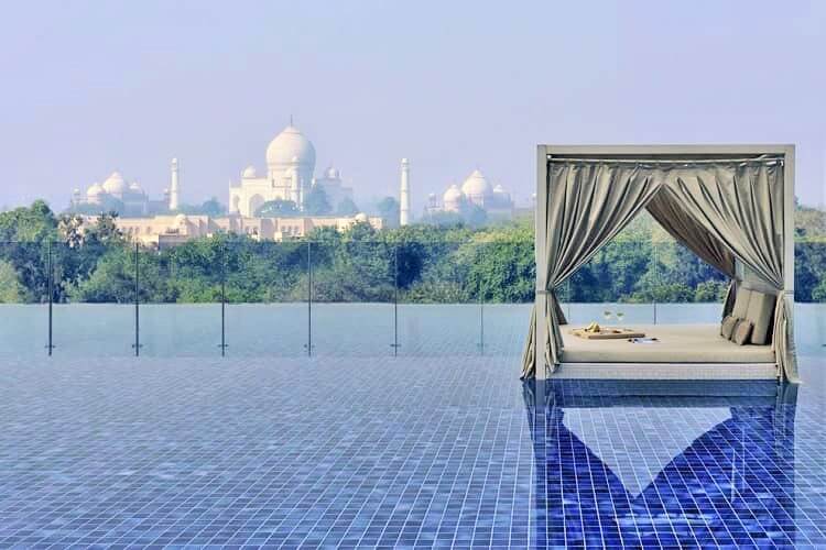 Radisson Hotel - Hotels With Taj Mahal View