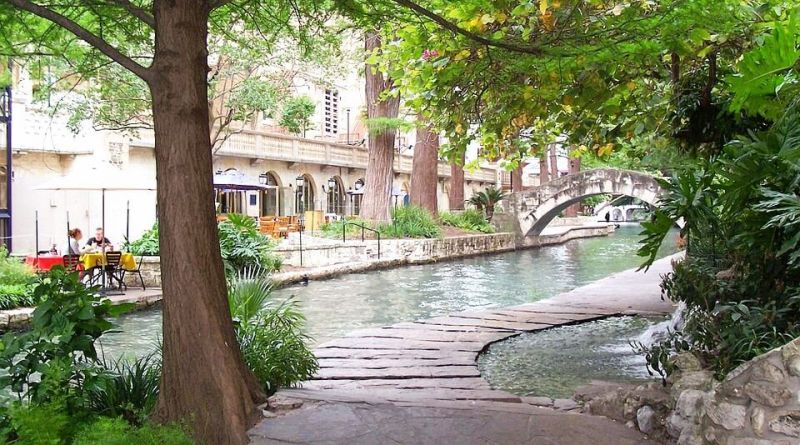 Stroll Along San Antonio RiverWalk - Romantic Things To Do In San Antonio For Couples